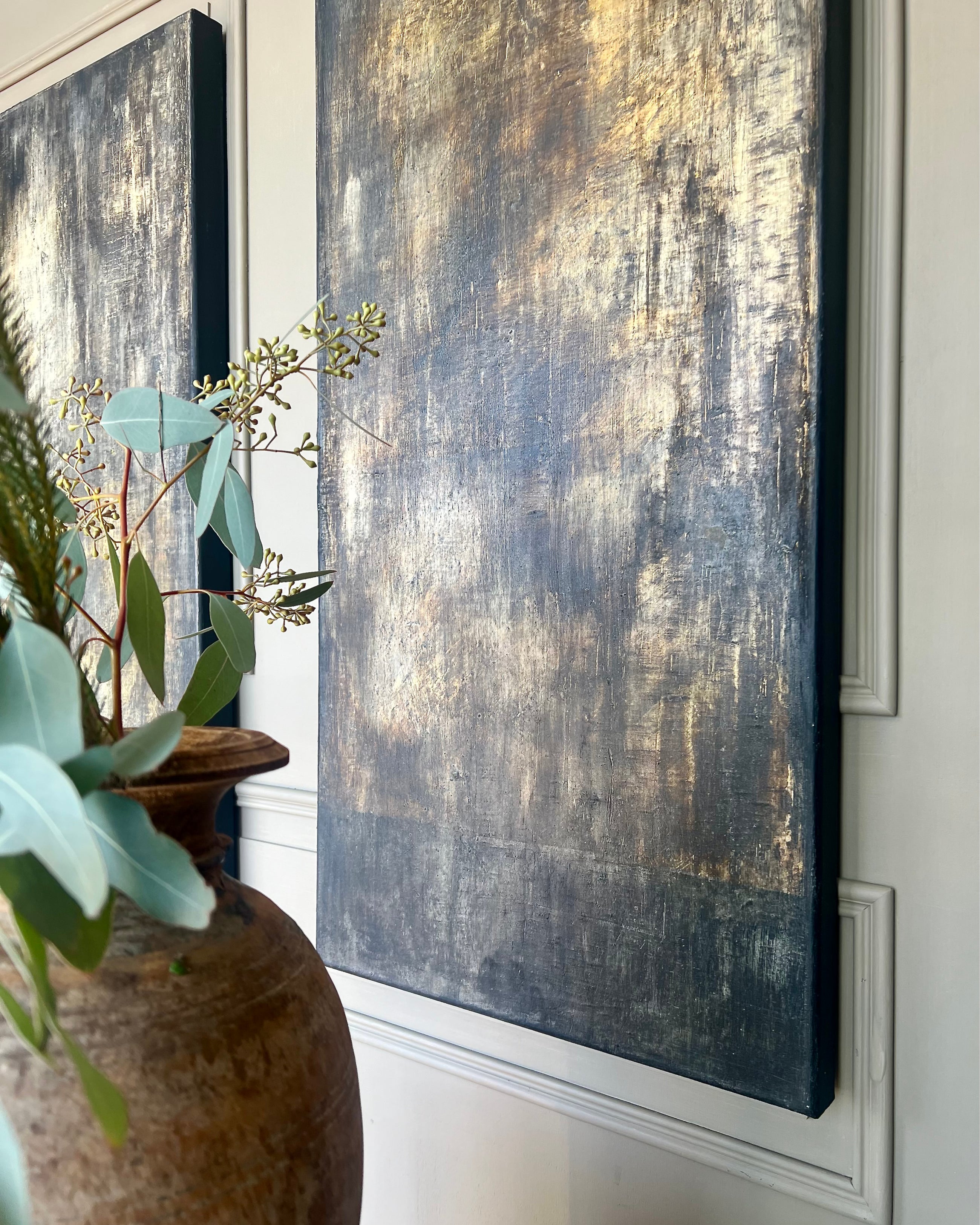 Abstract diptych painting in side view, two panels on canvas, layered egg tempera, natural pigments and ash, 4 cm depth
