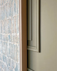 Close-up of Pure Patina – Light III highlighting subtle light tones, repetition and material texture