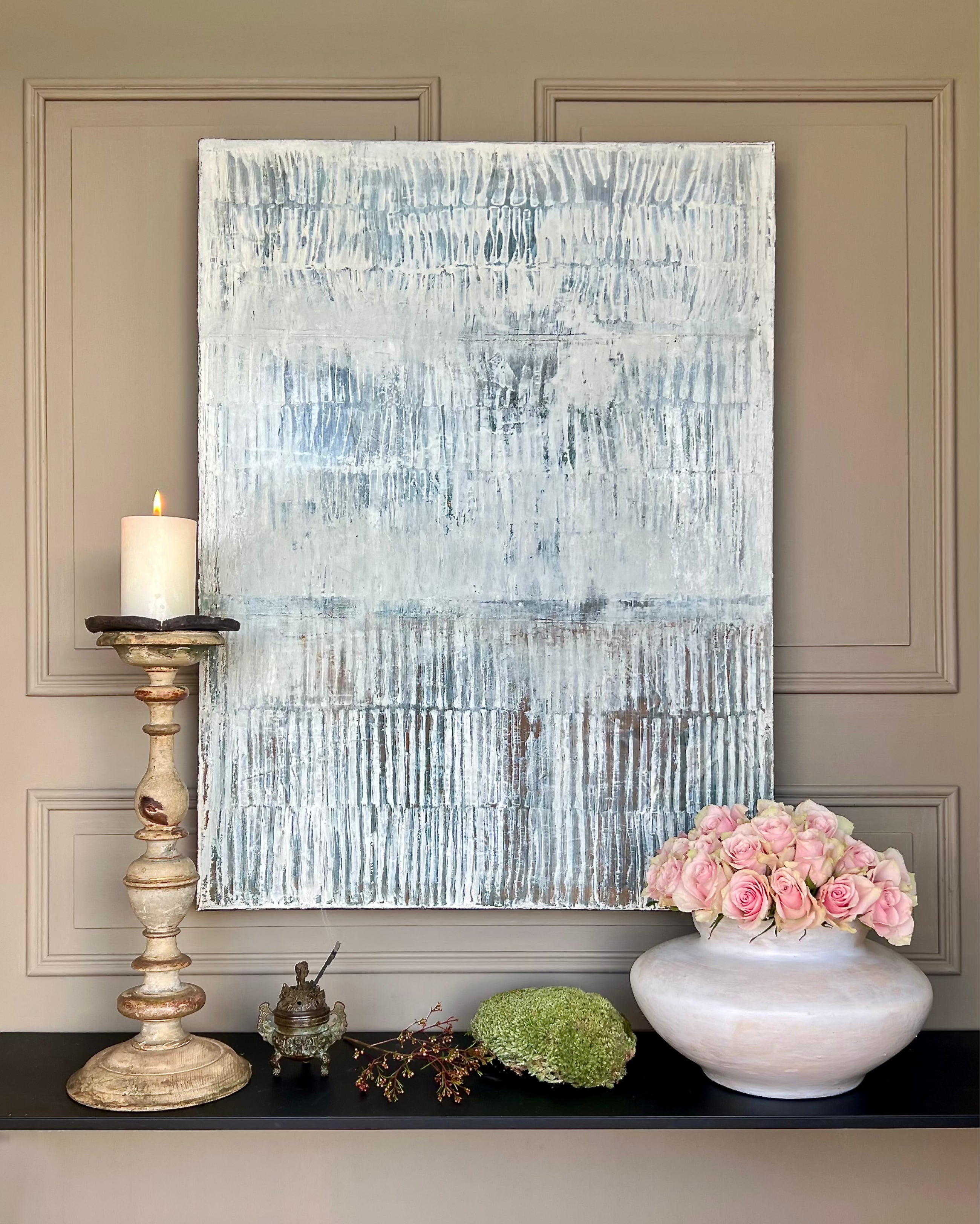 Pure Patina – Light VI displayed in a calm interior, abstract painting with light and earthy colour palette